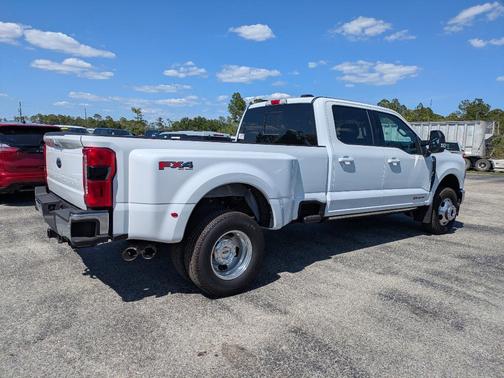 Oxford White 2026 Ford F-350 Lariat Super Duty