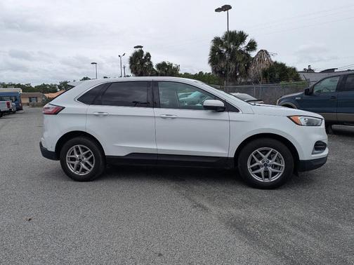 White 2023 Ford Edge SEL