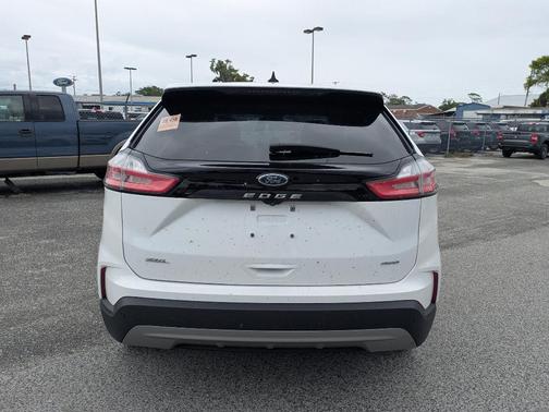 White 2023 Ford Edge SEL