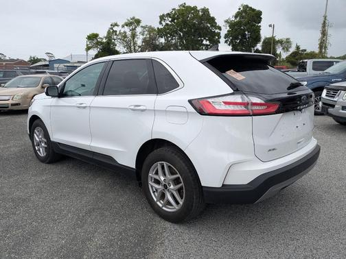 White 2023 Ford Edge SEL