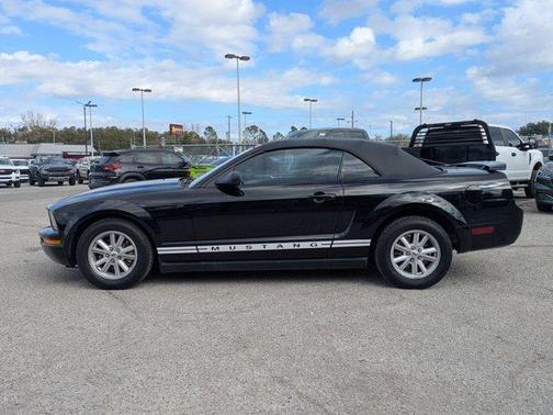 2005 Ford Mustang Deluxe