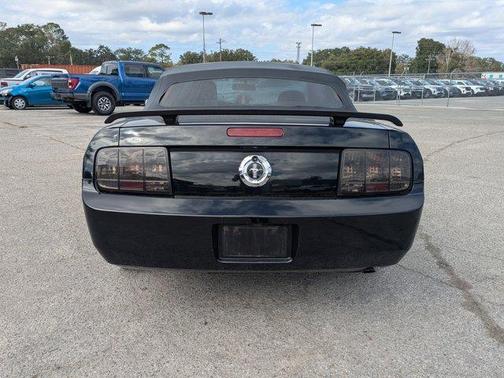 2005 Ford Mustang Deluxe
