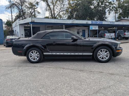 2005 Ford Mustang Deluxe