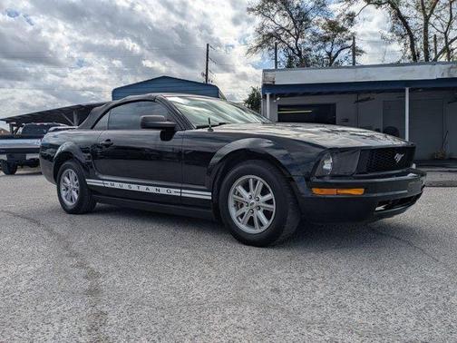 2005 Ford Mustang Deluxe