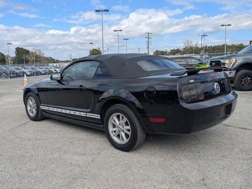 2005 Ford Mustang Deluxe