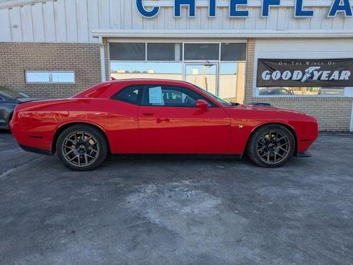 2016 Dodge Challenger 392 Hemi Scat Pack Shaker