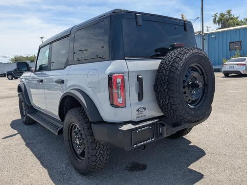 Avalanche Gray 2026 Ford Bronco Outer Banks