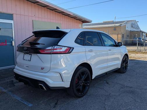 2022 Ford Edge ST
