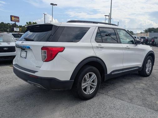 White 2022 Ford Explorer XLT