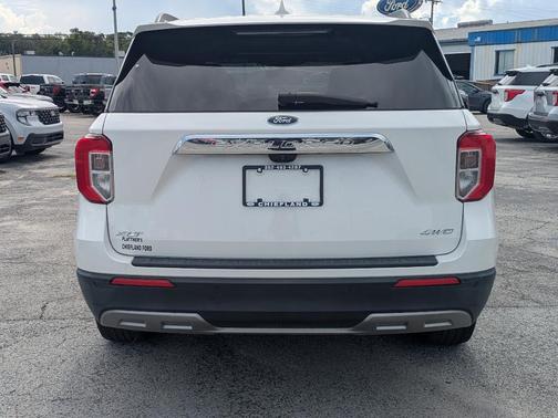 White 2022 Ford Explorer XLT