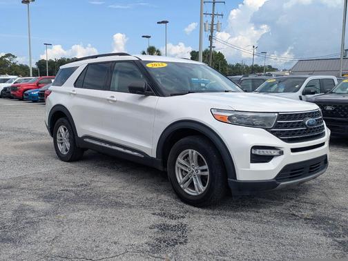White 2022 Ford Explorer XLT
