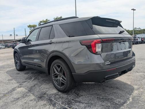 Carbonized Gray Metallic 2026 Ford Explorer ST-Line
