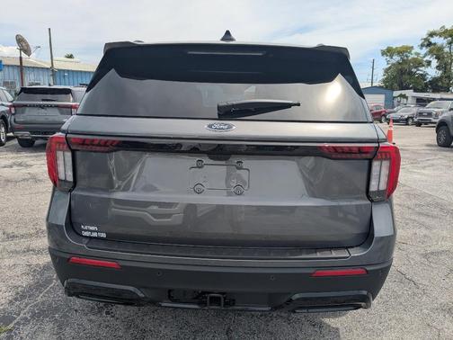 Carbonized Gray Metallic 2026 Ford Explorer ST-Line