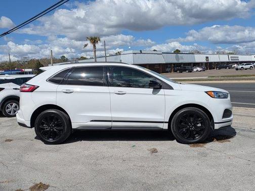 2023 Ford Edge SE