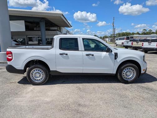 Oxford White 2025 Ford Maverick XL