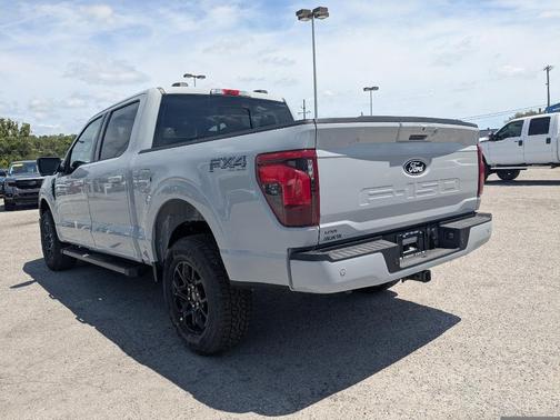Avalanche 2026 Ford F-150 XLT