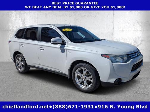 White 2014 Mitsubishi Outlander GT SUV