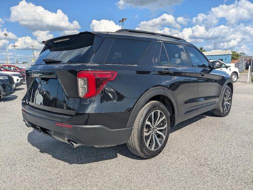 2022 Ford Explorer ST-Line