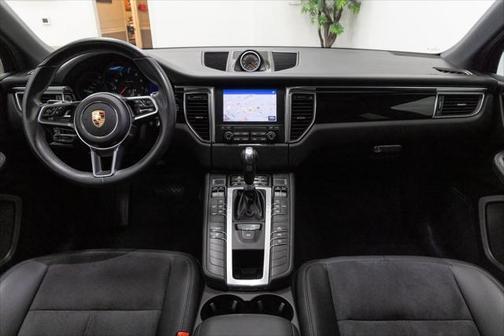 2017 Porsche Macan Base