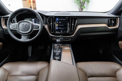 2021 Volvo XC60 T6 Momentum