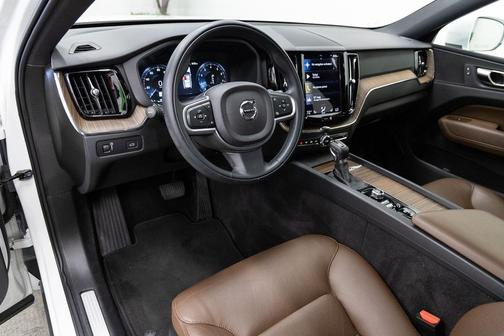 2021 Volvo XC60 T6 Momentum