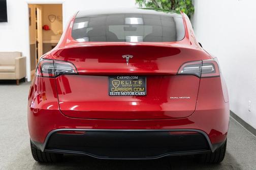 2022 Tesla Model Y Long Range Dual Motor All-Wheel Drive