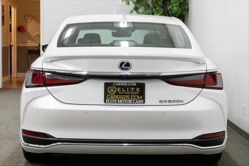 2021 Lexus ES 300h Base