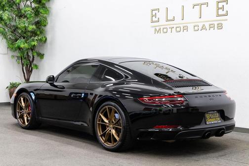 2018 Porsche 911 Carrera