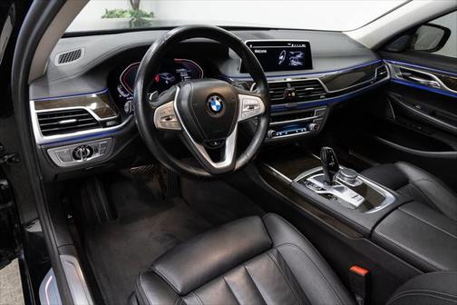 2021 BMW 740 740i