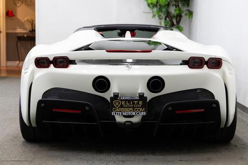2024 Ferrari SF90 Spider Base