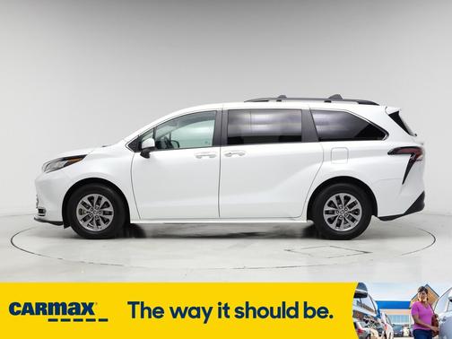 2023 Toyota Sienna XLE