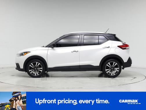 White 2019 Nissan Kicks SV