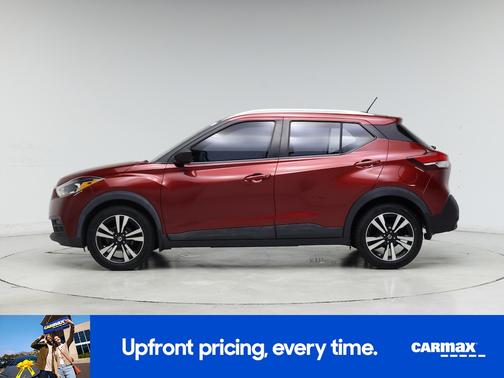 Red 2019 Nissan Kicks SV