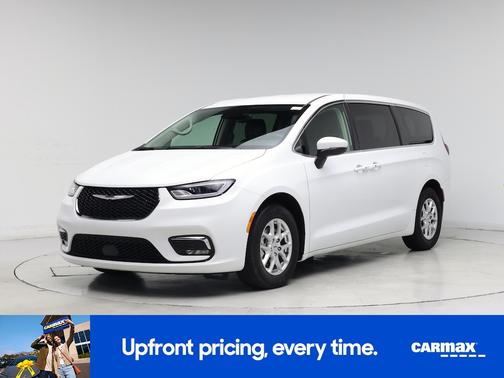 White 2023 Chrysler Pacifica Touring L