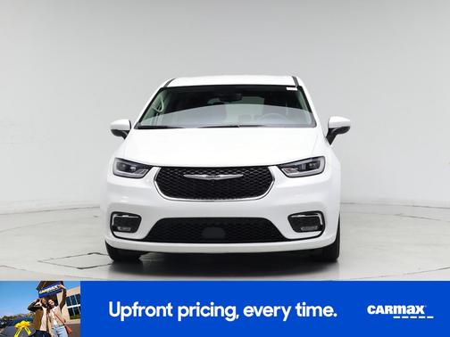 White 2023 Chrysler Pacifica Touring L