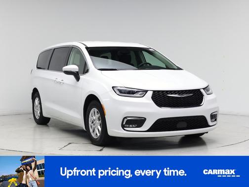 White 2023 Chrysler Pacifica Touring L