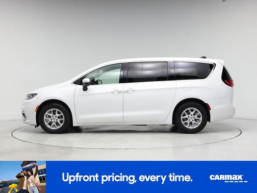 White 2023 Chrysler Pacifica Touring L