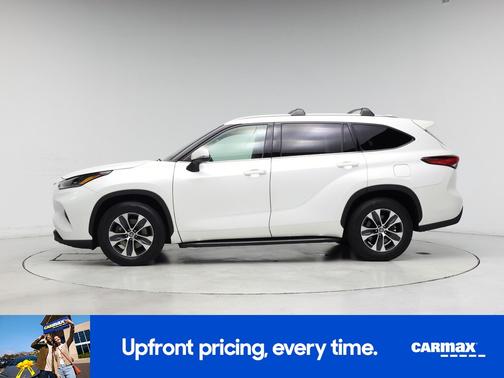 White 2021 Toyota Highlander XLE