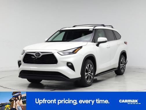 White 2021 Toyota Highlander XLE
