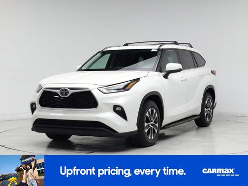 White 2021 Toyota Highlander XLE