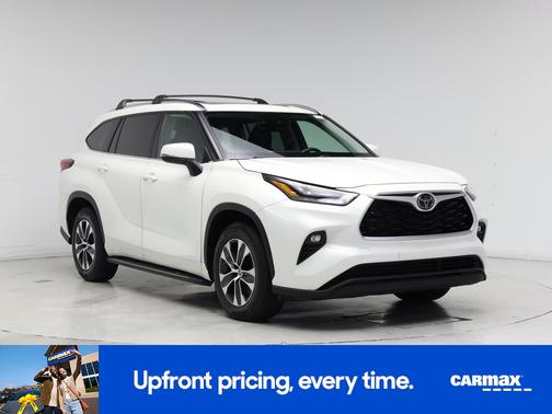 White 2021 Toyota Highlander XLE