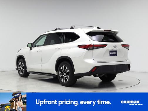 White 2021 Toyota Highlander XLE