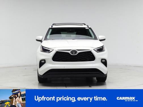 White 2021 Toyota Highlander XLE