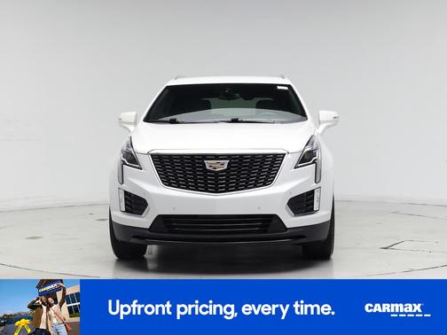 White 2022 Cadillac XT5 Luxury