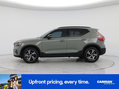 2024 Volvo XC40 B5 Core Dark Theme