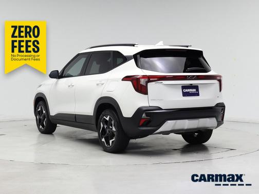 White 2025 Kia Seltos S