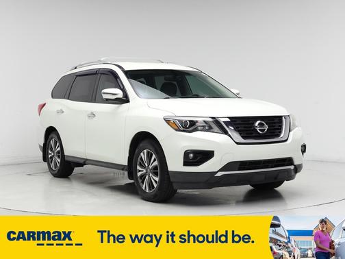 2017 Nissan Pathfinder SL