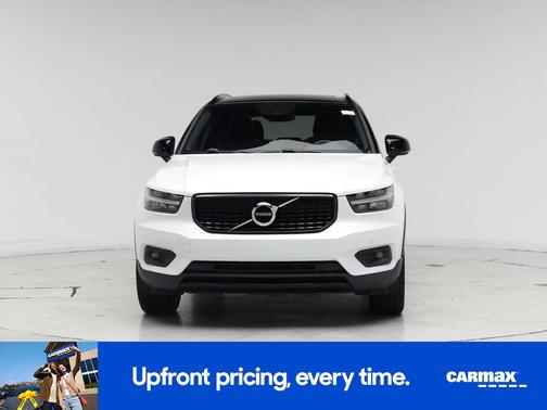 White 2019 Volvo XC40 T4 R-Design