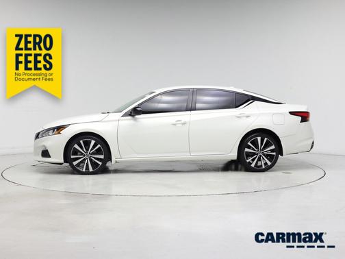 White 2022 Nissan Altima SR