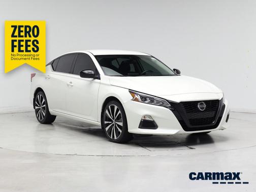 White 2022 Nissan Altima SR